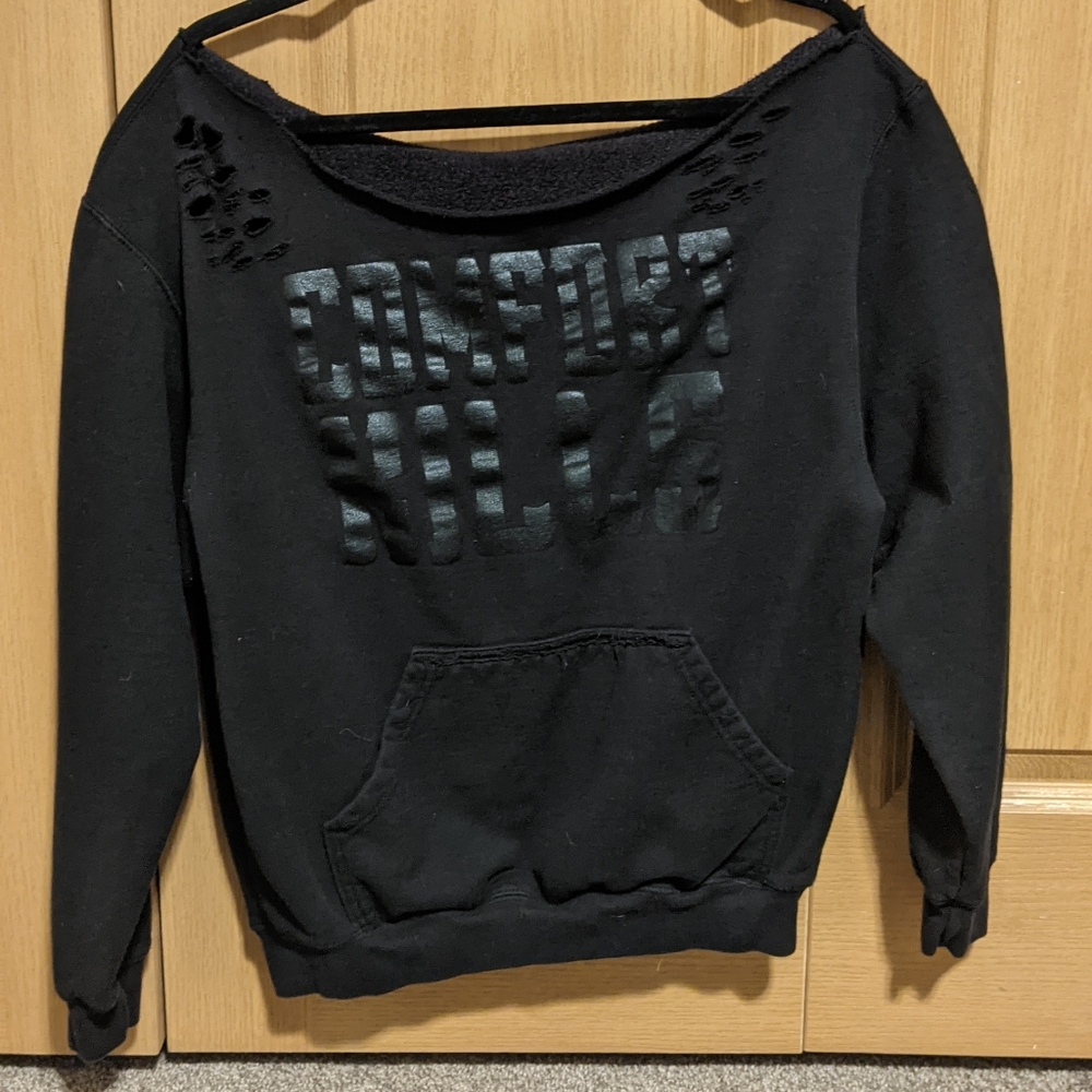 Comfort kills off the shoulder sweatshirt